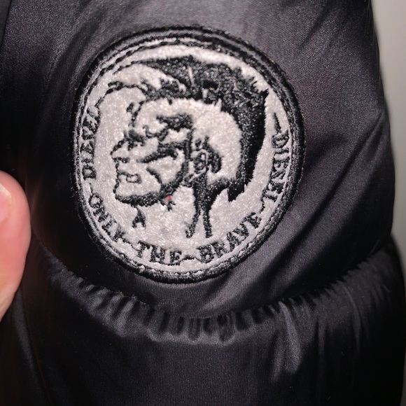 Gently worn Boys Diesel puffer coat black sz 18/20 - Picture 3 of 6